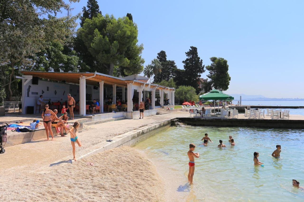 Apartments With A Parking Space Kastel Luksic, Kastela - 21073 Экстерьер фото